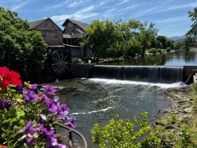 Best 3 places we stay and eat in Pigeon Forge: Old Mill Restaurant